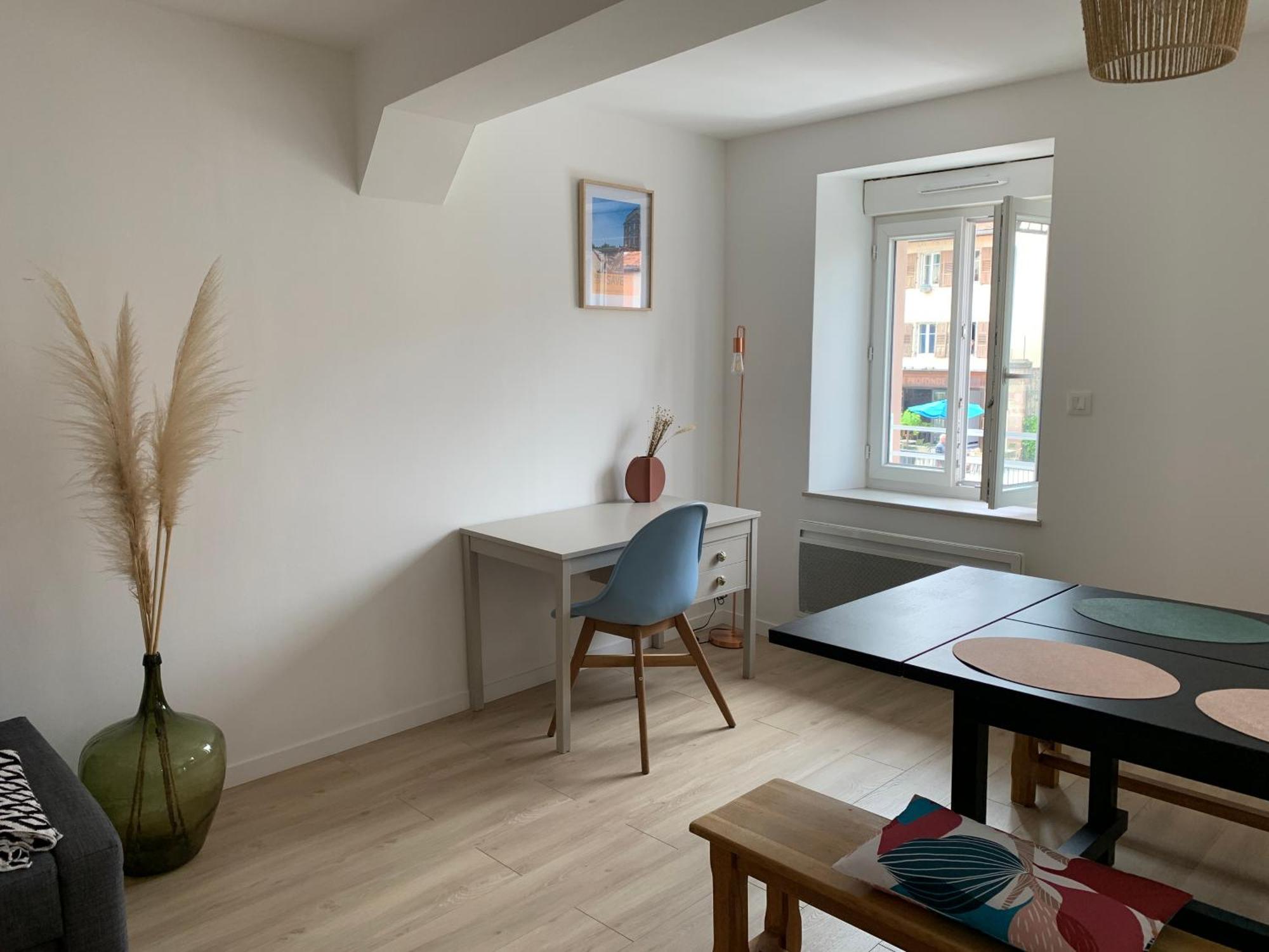 Les Rives Du Chateau, 90m2, Vue Sur Le Canal Apartment